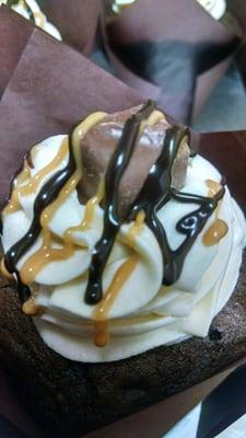 Snickers Cupcake