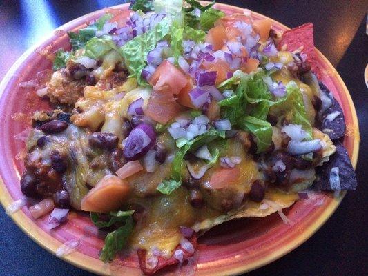 Huge plate of yummy nachos