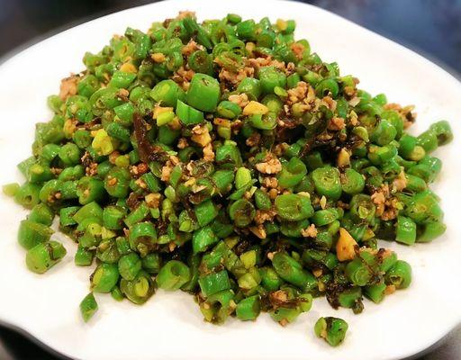 green beans with preserved vegetables and pork