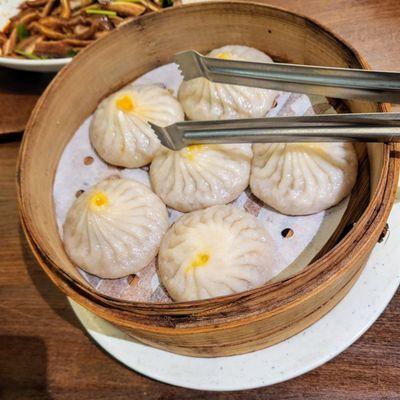 E2. Crab Meat & Pork soup dumplings.