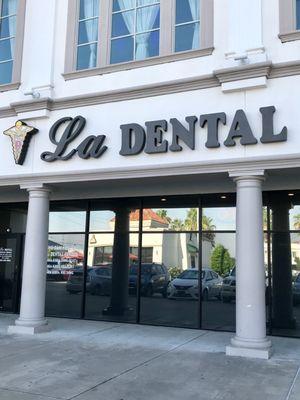 La Dental Center