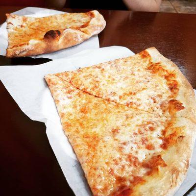 Plain cheese pizza