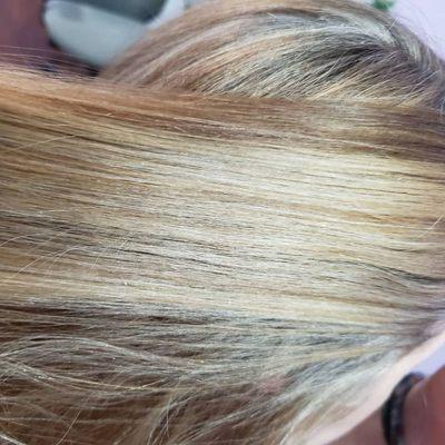 Heavy highlight over warm box color