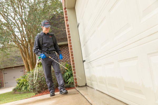 Rentokil’s exterior pest treatments create an invisible barrier around your home, keeping pests outside where they belong. 