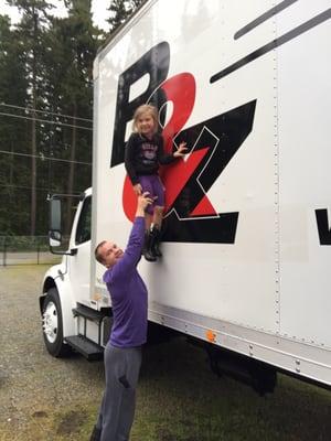 #BigMama gets the size of her logo shown off by Zac Gripp and one of his munchkins.