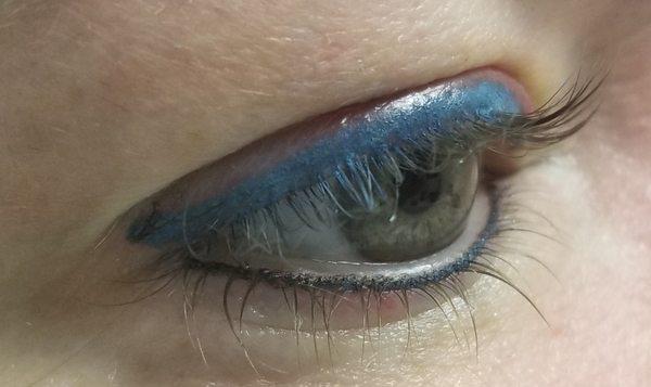 Eyeliner tatto with two colors