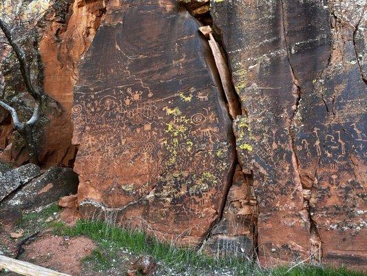 Evil crack, petroglyphs