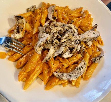 a la vodka penne with grilled chicken