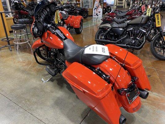 2020 Street Glide Special - Performance Orange