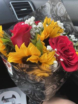 sunflower and rose bouquet