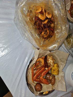 Bucket #5 Snow Crab, Crawfish, Shrimp, Corn, Potatoes, Sausage Garlic and Lemon Pepper Mild