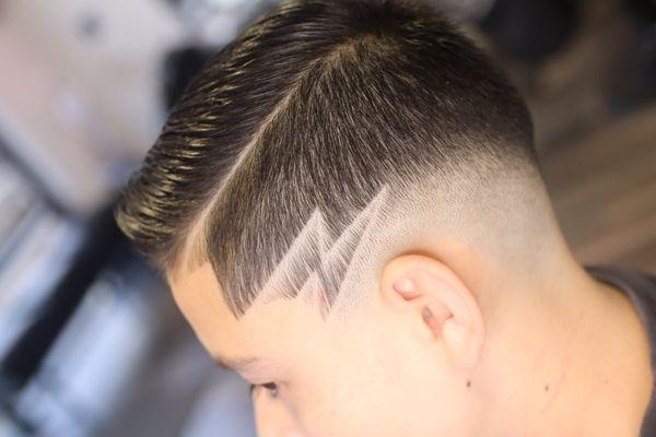 Low fade with a design