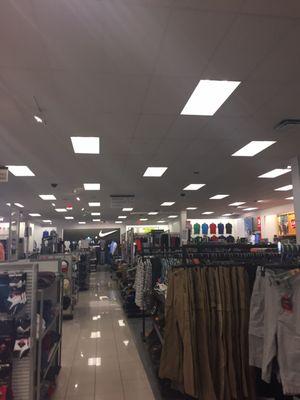 Kohl's -- Northborough Crossing : 7102 Shops Way, Northborough             Interior