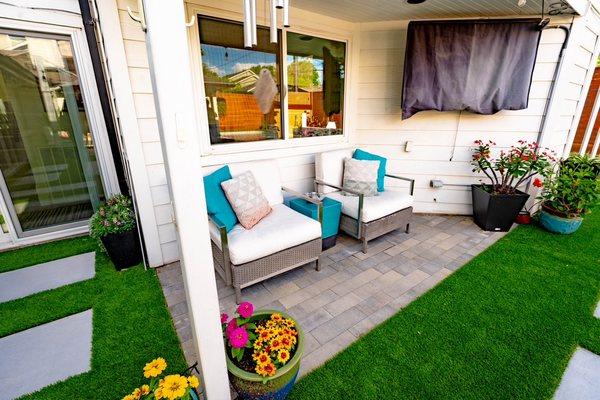 Paver Seating Area with sprinklers in the pots!