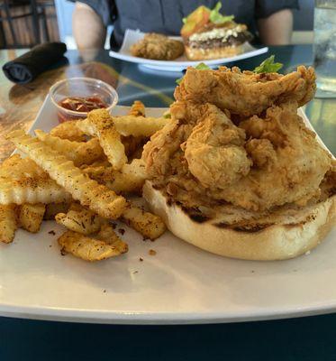 Chicken sandwich w/ fries