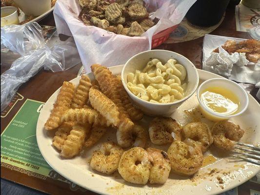 Grilled shrimp and crinkle fries with mac and cheese