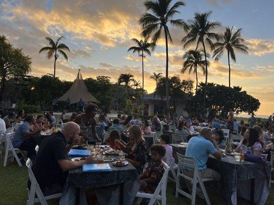 Hey gorgeous sunset with lovely, traditional Hawaiian music.