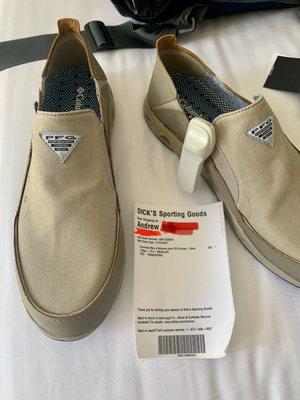 Ink tag shipped with shoes. Poor service to help out and fix this issue!