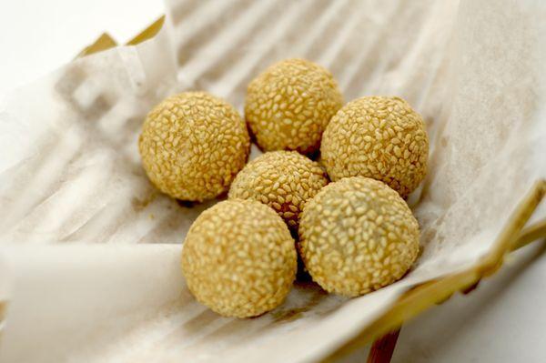 Fried sesame ball with red bean paste