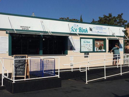 View of the ticket window (on the right) and skate pick up (on the left)