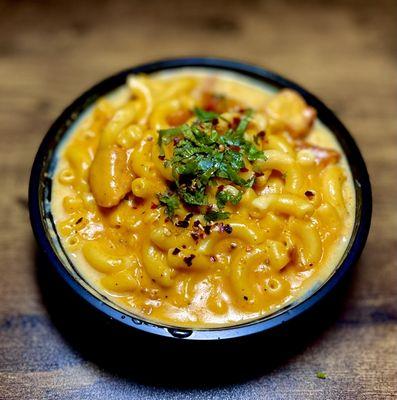 Chicken tikka Mac & cheese - creamy house made Mac & cheese mixed with chicken tikka masala - spicy! Love this!