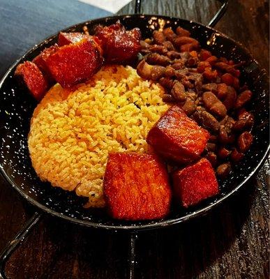 Fried rice and beans with fried pork