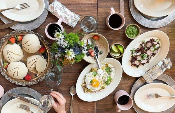 Brunch. Conchas, Chilaquiles, Barbacoa, Berries & Cream