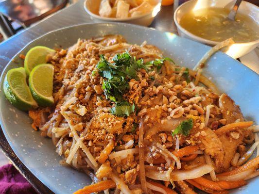 Chicken pad thai - very good