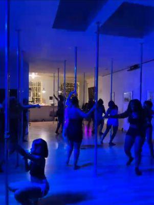 Private pole parties for birthdays in Dallas, Bachelorette pole dance party Dallas, pole dance party Dallas, bachelorette party Dallas