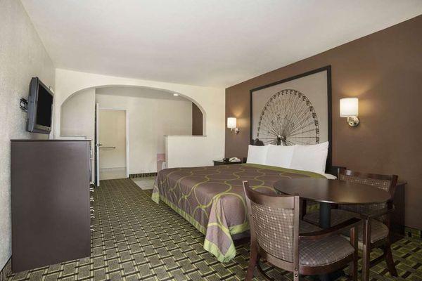 Super 8 By Wyndham Grand Prairie Southwest