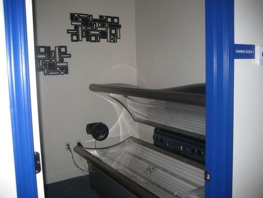 1 of 3 Tanning rooms