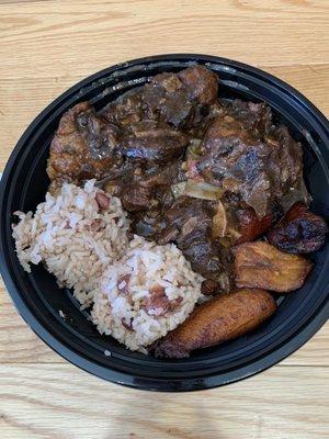 Oxtails and plantains with side of rice