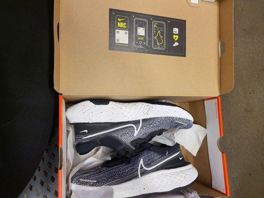 Size 11 Nike Zoom Invincible Run FK