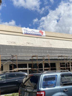 Foodtown.     Renovation in progress.