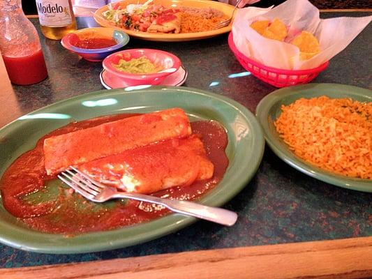 Bean burrito, rice & guacamole.