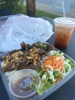 Vermicelli bowl with pork and a Thai tea