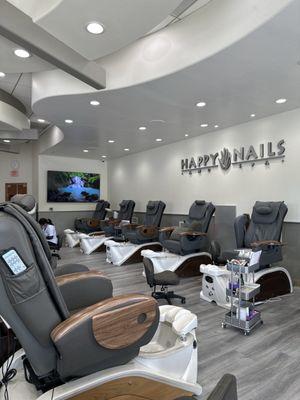 Happy nails is great! Super clean, Harley and Nancy are amazing and always do a great job. I always get the deluxe pedicure!