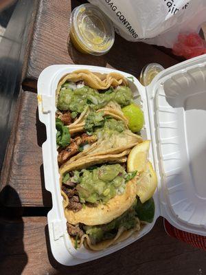 Carne asada y pollo tacos