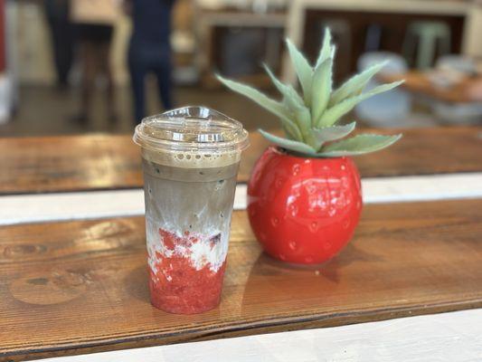 Strawberry Hojicha Latte