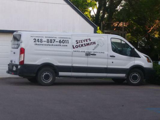 Complete mobile 24-hour locksmith service