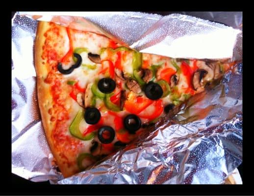 Veggie pizza slice