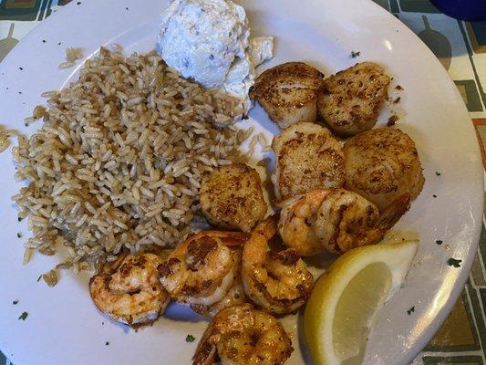 Cajun shrimp and scallops entree