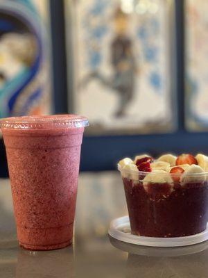 When you have mixed feelings about what to eat & drink, get mixed berries and mixed fruit açaí bowl