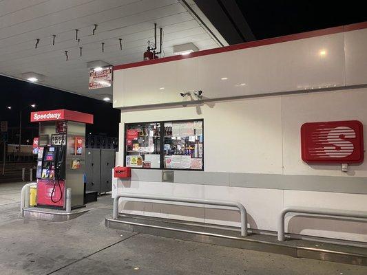 The gas station "kiosk"