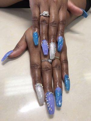 Her nail look very sexy lo !