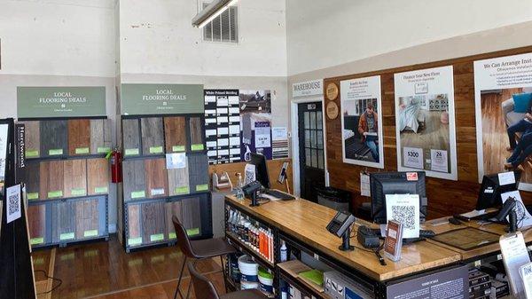 Interior of LL Flooring #1032 - Cincinnati | Check Out Area