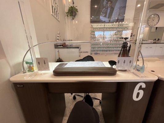 Nail station, very clean and easy to select your nail shape