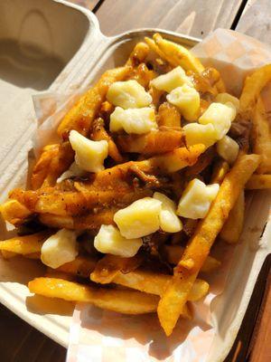 Adobo poutine