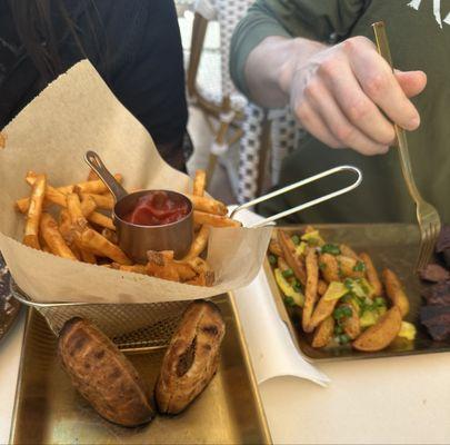 Steve had the steak and fries while Ana and I shared the Areyes vegan dish (2 of 4 pieces eaten)