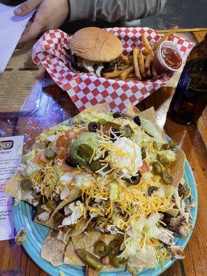 Nachos with chicken & the Popper Burger